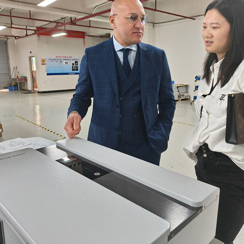 Batterijenomvormer zonne-energie 24v en zuivere sinusgolf zonne-omvormers allemaal in één zonne-omvormer